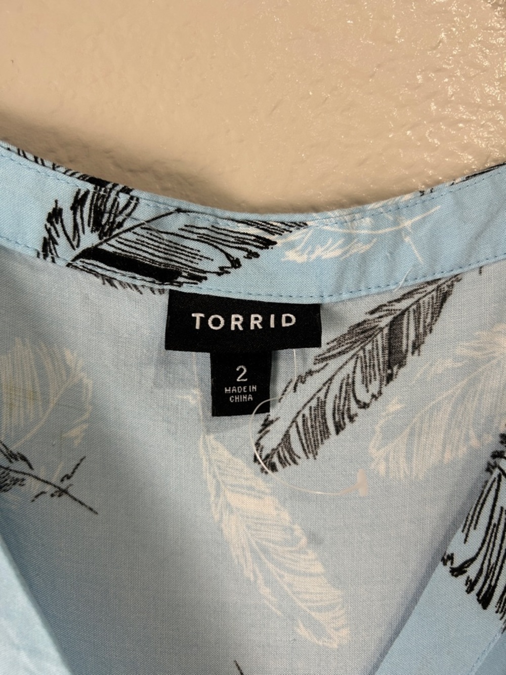 Torrid women’s Light Blue Feather Print V Hem Challis midi Dress plus sz 2 - Picture 3 of 14